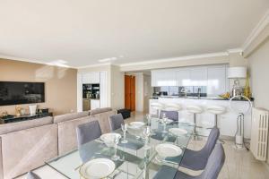 Appart belle vue mer et plage proche de Monaco