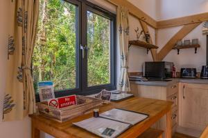 Foxes Hollow - Woodland Cabin - Alfriston