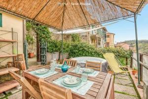 Laya Marina, Terre Marine