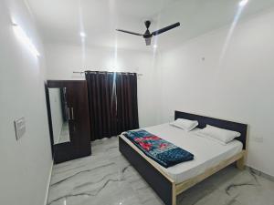 Non AC Room Near IIM Road