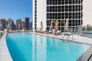 Chic 1BR in Nobles Tower City Views & Prime Location