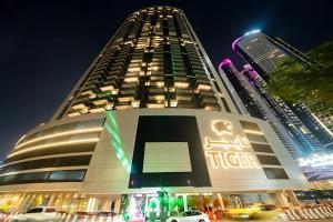 Chic 1BR in Nobles Tower City Views & Prime Location