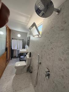 Alexs House Shirokë
