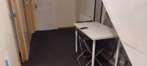 Linda 5BR House Of Basildon