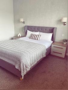 Malva - Modern 2 Bedroom Bungalow in Wick Sleeps 4 with private parking - NC500 Route