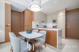 LUX The Address Opera Downtown Suite