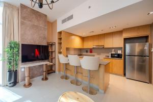 1BR Poolview Home - Sleeps 4 - 2WCs - Workstation