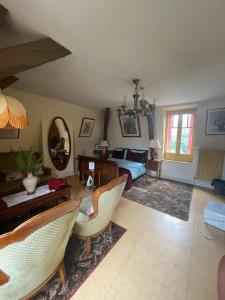 Grande maison avec piscine privée à Garchizy sur 650 m²