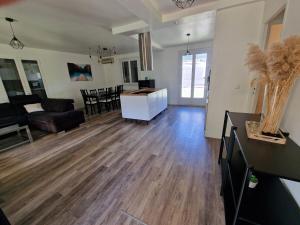 Maisons de vacances Spacious and modern home 8 guests a Juvignac : photos des chambres