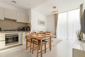 Elegant 1BR Stay in Sobha Creek Luxury Apartment Near Dubai Canal