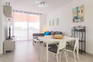 2BR Azahara Dream - Pool & Seaviews