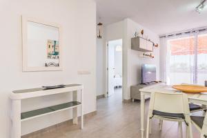 2BR Azahara Dream - Pool & Seaviews