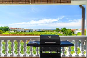 Purple Sky by Briskva