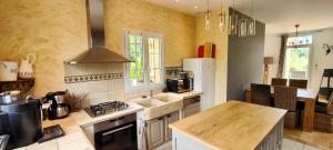 House 5p with garden near the sea