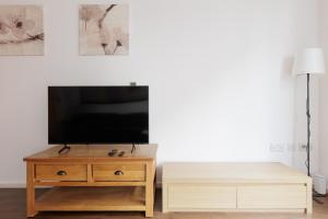 Sun-lit 1BR Flat, 2 mins to DLR Docklands