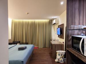 8 Floor - Mountain view Studio room at TBHR near Kata beach