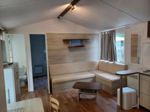Mobilhomes Cozy 2 ou 3 chambres en bordure détang Camping 3 étoiles