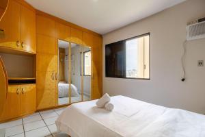 Apto com sacada 200m da praia - Ingleses VIN202