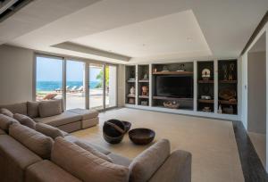 CasaZul, Luxury Beachfront Villa with Infinity Pool