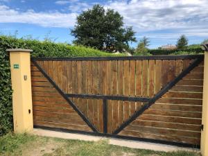 Au doux paillis soleil couchant