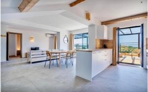 Appartements Luxueux T4 de 100m2 avec roof top, piscine et plage : photos des chambres