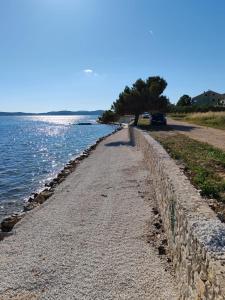 Seaside Serenity "Noir" with pool, 150m from sea