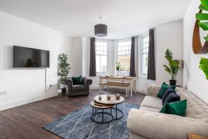 Stylish & Modern Home by the Sea Near Three Shells