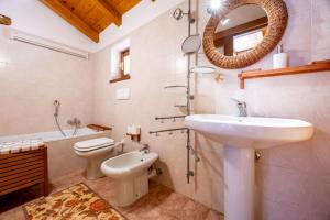 Elegant Colorful Apartment - Verona Apartments