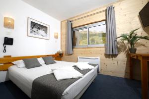 Hotels Le Balcon des Ecrins : photos des chambres