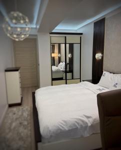 ApartHotel White Titanic