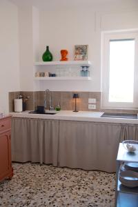 Casa SEBA, Modern Retro Escape, 2 Bedrooms,Elevator, Crib