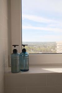 Casa SEBA, Modern Retro Escape, 2 Bedrooms,Elevator, Crib