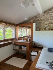 Villas Maison 8 personnes avec piscine chauffee en Ardeche Safari Peaugres : photos des chambres