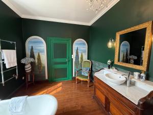 B&B / Chambres d'hotes La Maison de Maitre Chagnon Aumagne : photos des chambres