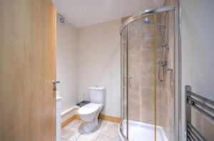 10mins to St Andrews and Dundee 5mins to Tentsmuir Forest and beach