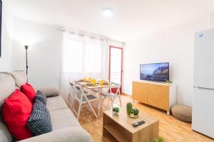 Águilas Centro Ciudad y Junto a la Playa La Colonia - By Aloha Palma