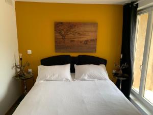 Maisons de vacances La grange en pierre - chic & piscine privee : photos des chambres