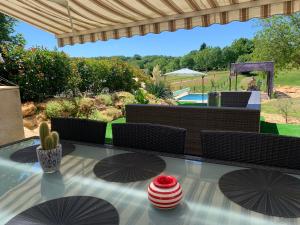 Maisons de vacances La grange en pierre - chic & piscine privee : Maison 2 Chambres