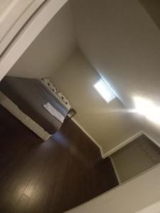 Stay in Waterloo-Kitchener-Downtown-FREE WIFI & PARKING