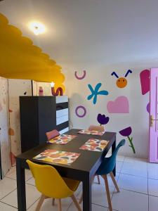 Appartements POP HOUSE - Appartement colore et fun en Camargue : photos des chambres