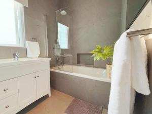 Starry Starry Night - Cape Town in Three Anchor Bay