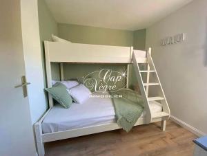 Appartement classé 3 étoiles avec terrasse à 150 m plage de Cavalière - LE LAVANDOU