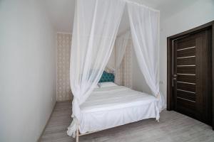 ROMANTIC Apartment - 1BR and Living Room , Old Town ,2 min to Rynok Square