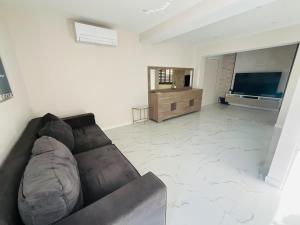 Maisons de vacances La Villa Lumiere : Maison 4 Chambres