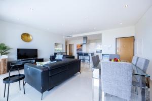 CoolHouses Algarve Lagos, 3 Bed modern Flat, outdoor & Indoor pools, Gym, Amor à Vida