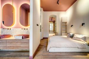 Stylish 2BR Apartment in Historic Palace District