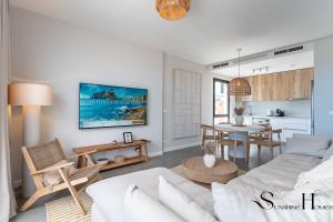 Luxury 3-Bed Mijas Villa, Sea View, Pool & Jacuzzi