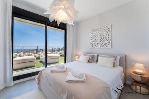 Luxury 3-Bed Mijas Villa, Sea View, Pool & Jacuzzi