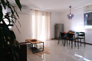 Seaside Serenity "Sand" with pool, 150m from sea