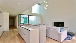 Villa Rimah, Sunny Algarve, Entire Home "heated" pool, Golf, walk to Beaches & Long Stays by Clever Details